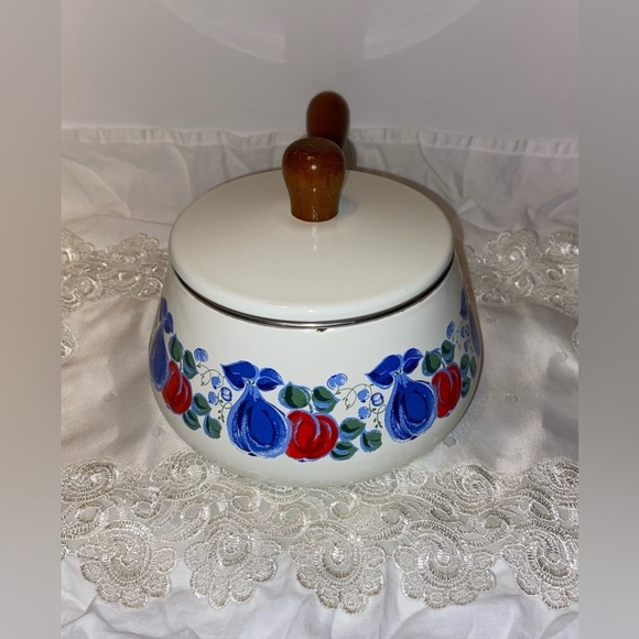 3/55$ Cottage core Vintage 1970s Enamelware Pot with‎ wood handles - Picture 12 of 16